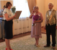 Депутат города поздравила жителей Курганинска с золотой свадьбой